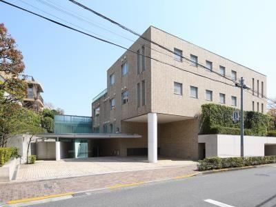 4LDK apartment in Shibuya Ward, Tokyo - Photo 1