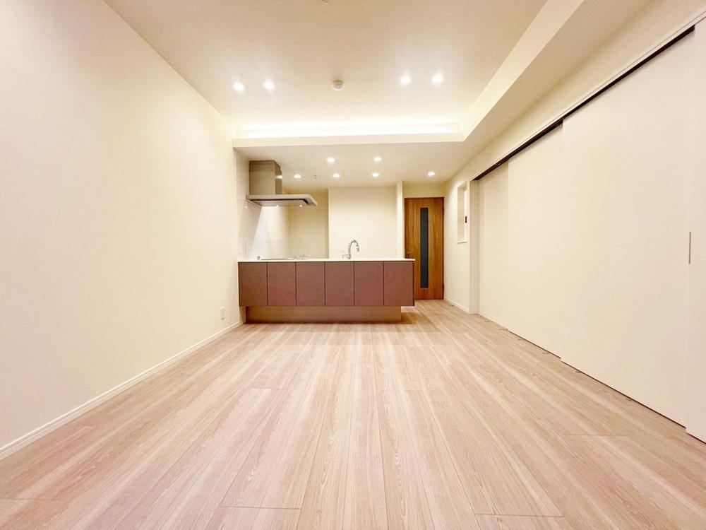 2LDK+S apartment in Chuo Ward, Tokyo - Photo 1