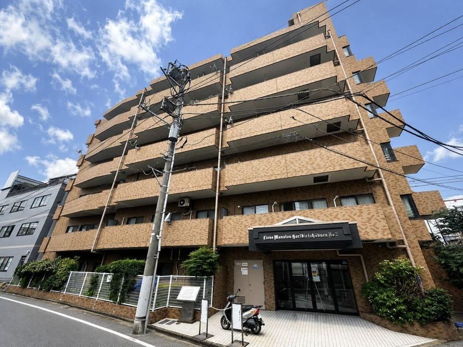 2LDK apartment in Katsushika Ward, Tokyo - Photo 1