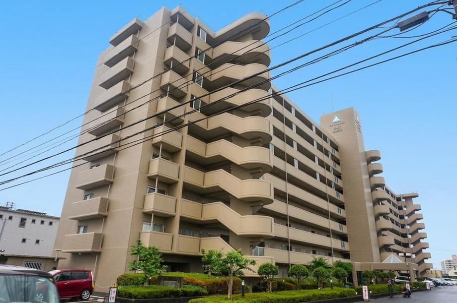 3LDK apartment in Naka Ward, Okayama - Photo 1