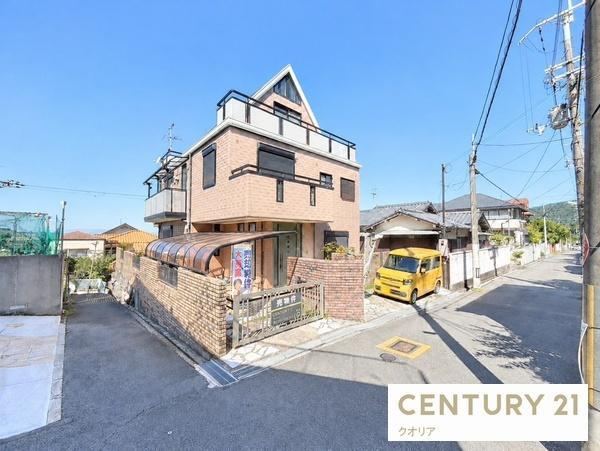 6LDK house in Yao, Osaka - Photo 1