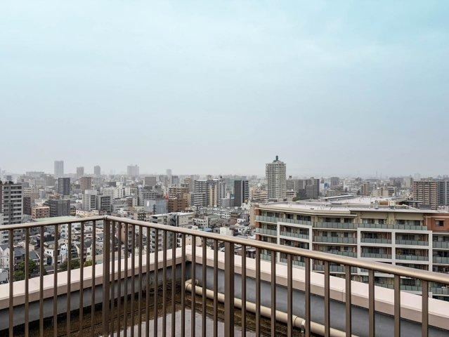 4LDK apartment in Joto Ward, Osaka - Photo 1