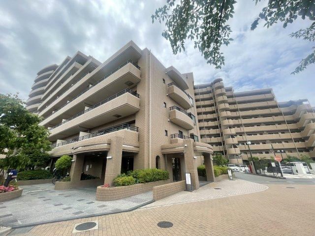2LDK apartment in Itami, Hyogo - Photo 1