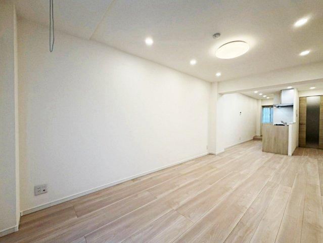 2LDK apartment in Joto Ward, Osaka - Photo 1