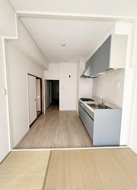 2DK+2S apartment in Joto Ward, Osaka - Photo 1