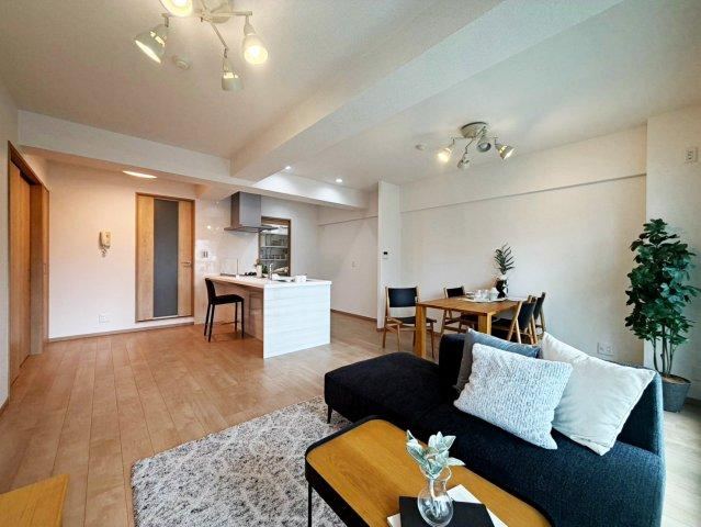 2LDK+S apartment in Kita Ward, Osaka - Photo 1