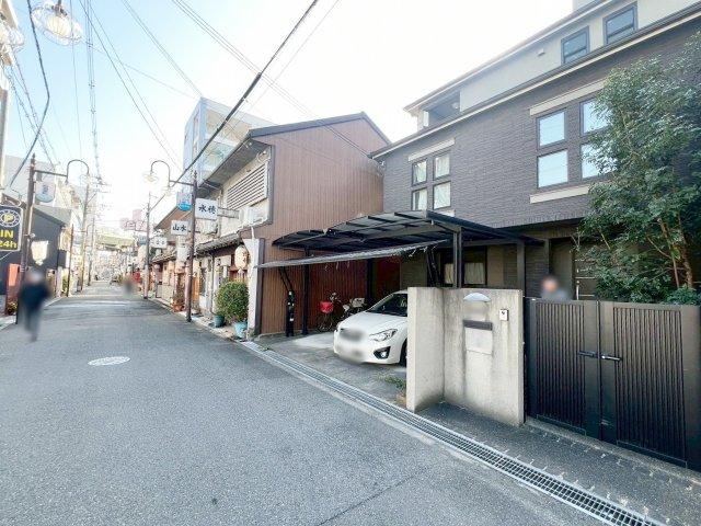 7LDK+S house in Nishinari Ward, Osaka - Photo 1