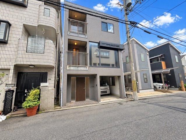4LDK house in Higashiyodogawa Ward, Osaka - Photo 1