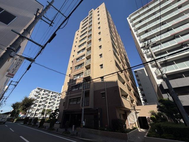 3LDK apartment in Kita Ward, Osaka - Photo 1