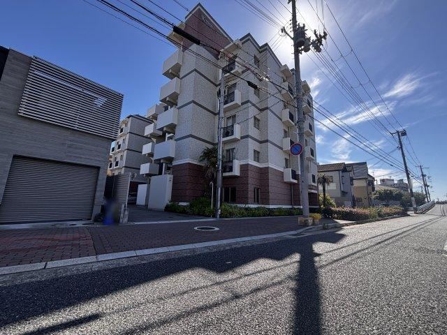 3LDK apartment in Suma Ward, Kobe, Hyogo - Photo 1