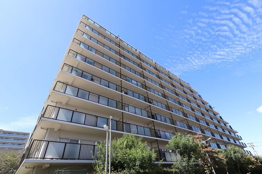 3DK apartment in Kadoma, Osaka - Photo 1