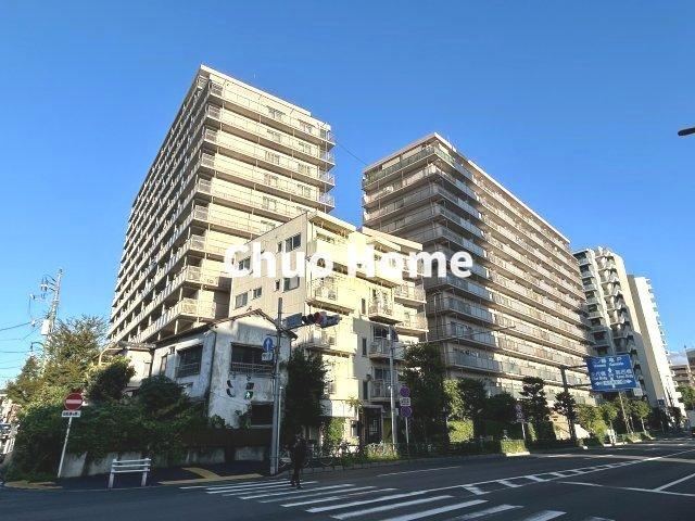 3LDK apartment in Koto Ward, Tokyo - Photo 1