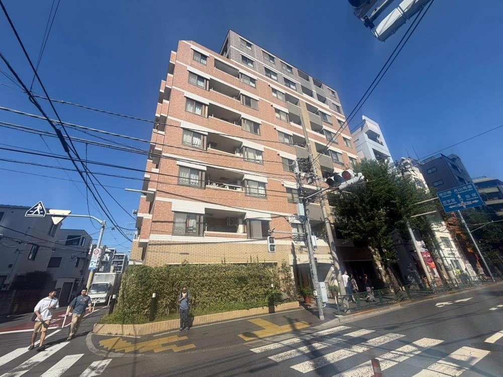 3LDK apartment in Nakano Ward, Tokyo - Photo 1