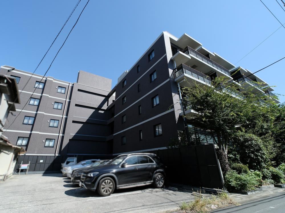 2LDK apartment in Shinjuku Ward, Tokyo - Photo 1