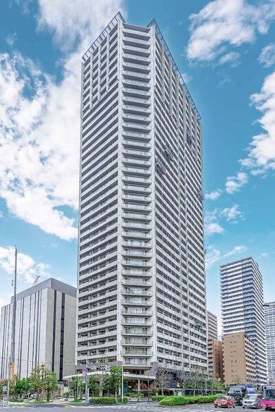 2LDK apartment in Minato Ward, Tokyo - Photo 1