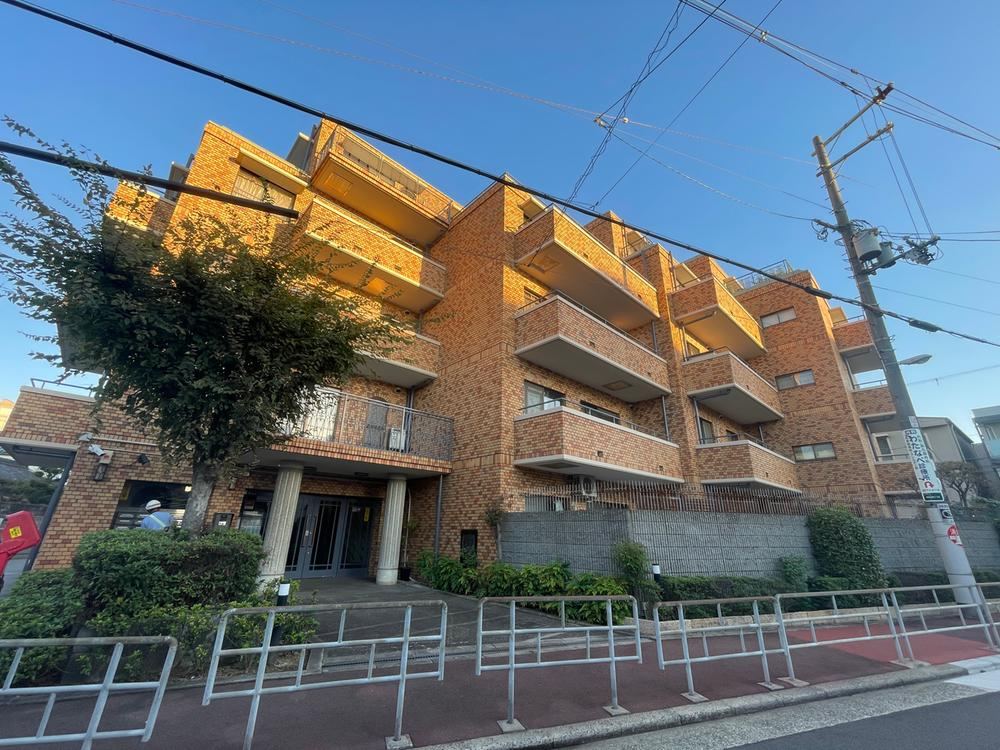 3DK apartment in Sumiyoshi Ward, Osaka - Photo 1