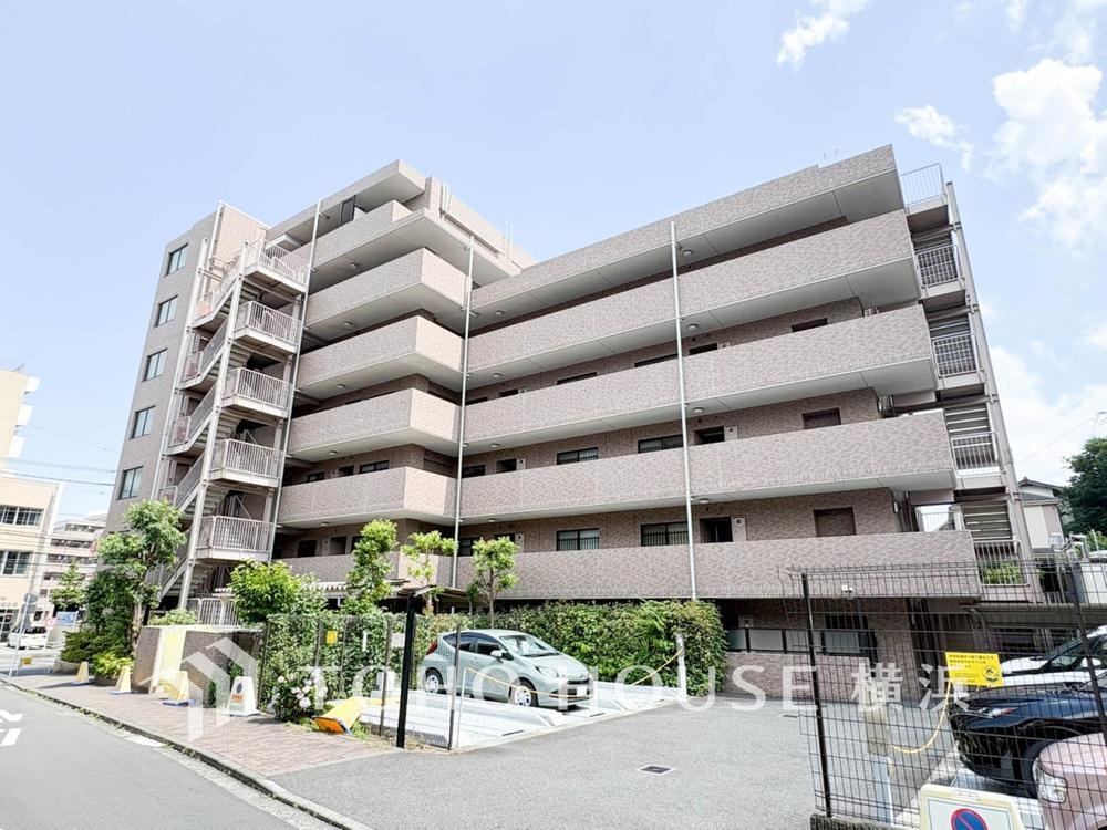 2LDK+S apartment in Isogo Ward, Yokohama, Kanagawa - Photo 1