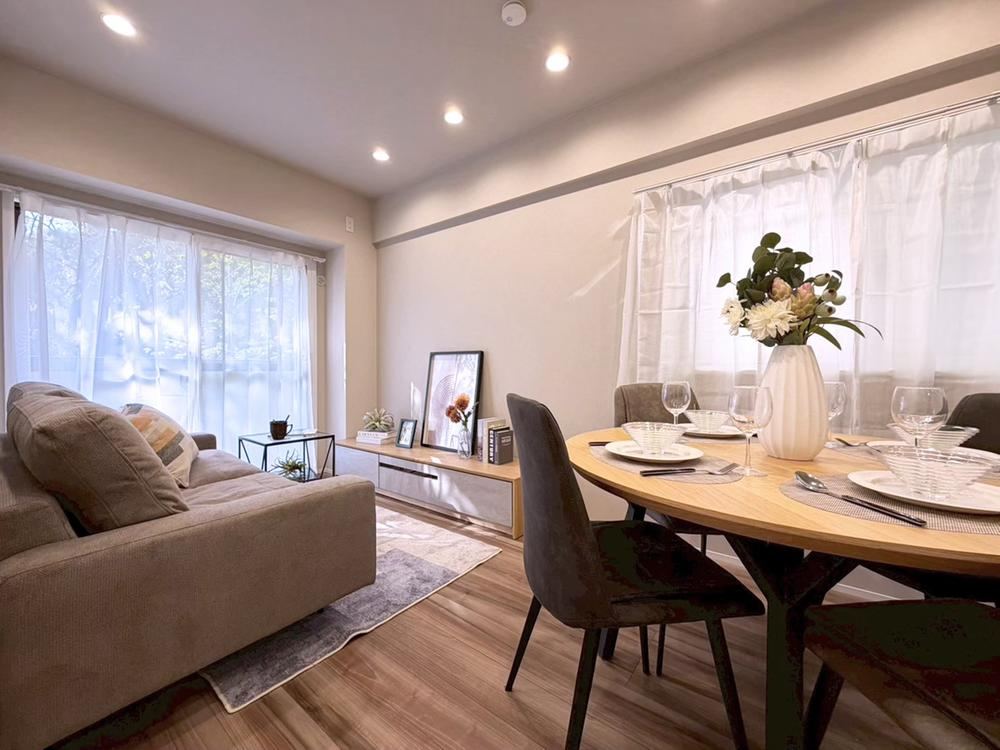 2LDK+S apartment in Toshima Ward, Tokyo - Photo 1