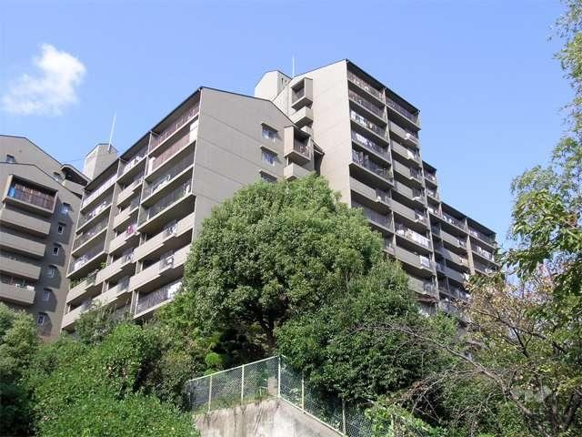 4LDK apartment in Toyonaka, Osaka - Photo 1