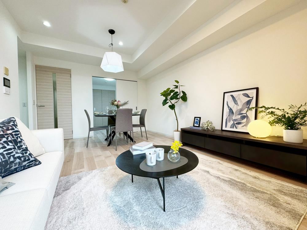 2LDK apartment in Meguro Ward, Tokyo - Photo 1