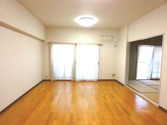 3LDK apartment in Nishi Ward