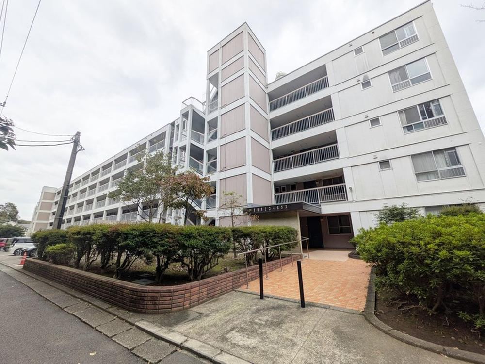 3DK apartment in Hino, Tokyo - Photo 1