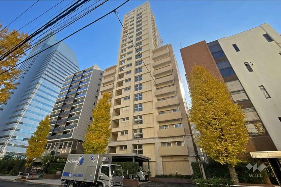 2LDK apartment in Minato Ward, Tokyo - Photo 1