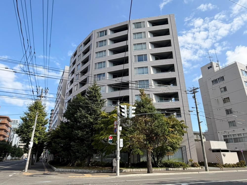 3LDK+S apartment in Chuo Ward, Sapporo, Hokkaido - Photo 1