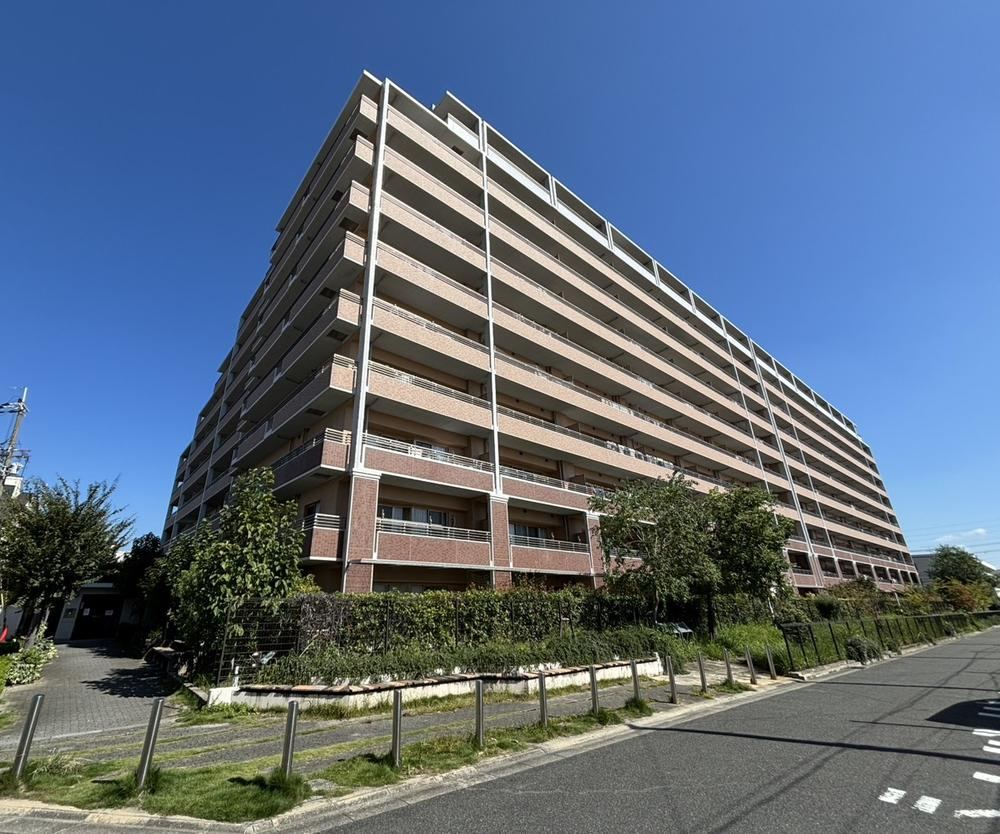 3LDK apartment in Takatsuki, Osaka - Photo 1