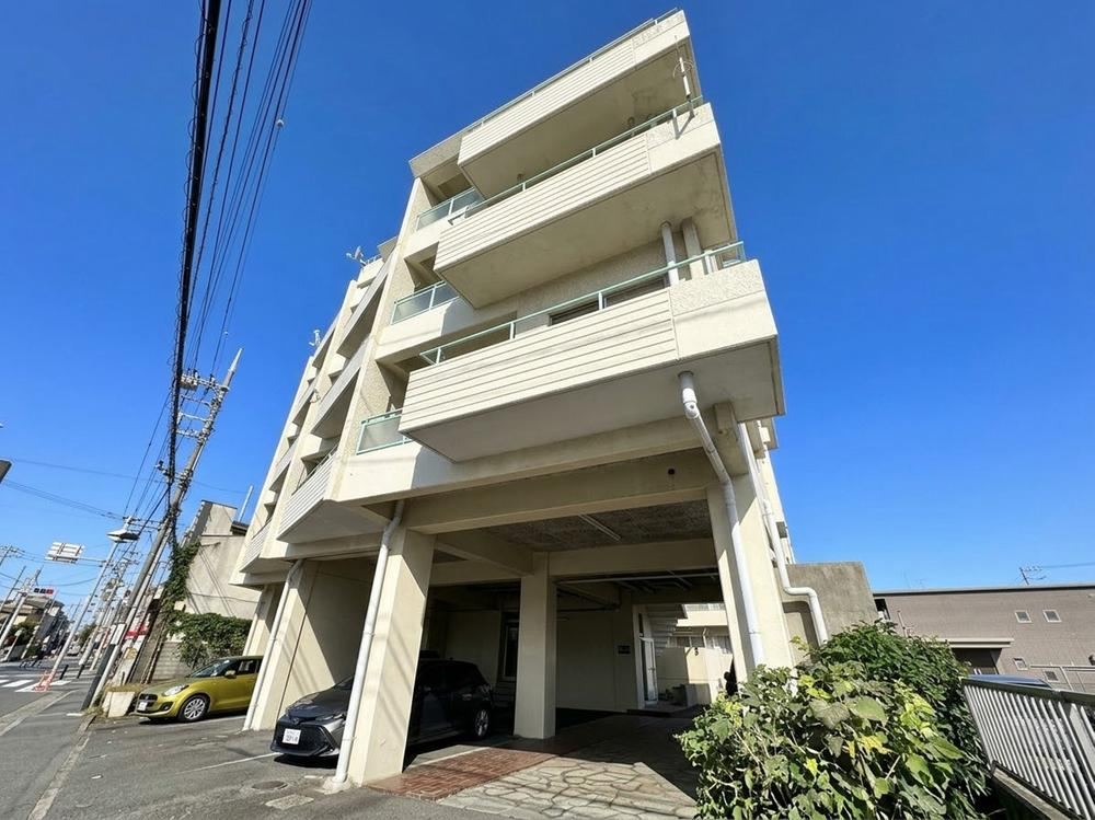 4LDK apartment in Koganei, Tokyo - Photo 1