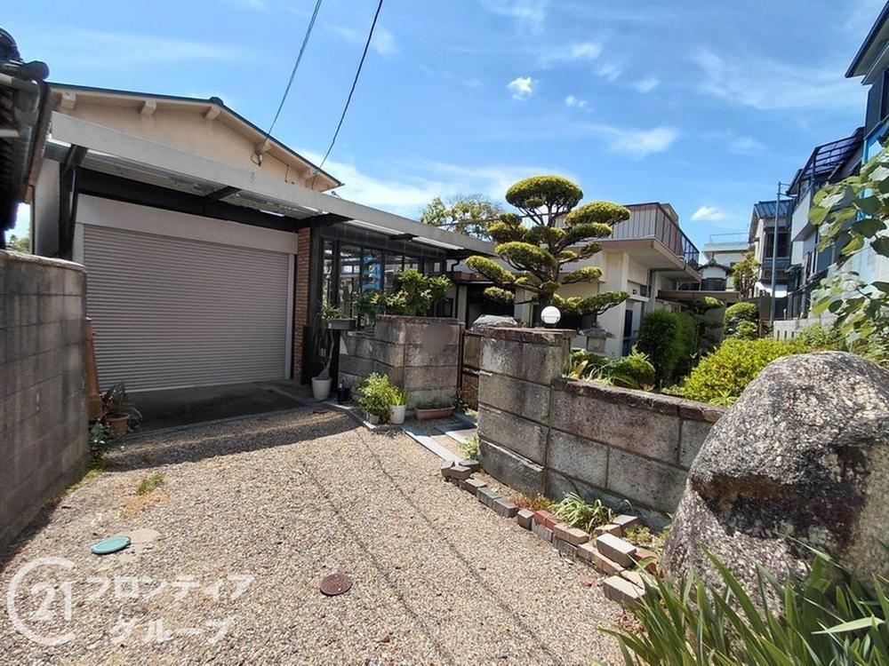 4LDK house in Hirakata, Osaka - Photo 1