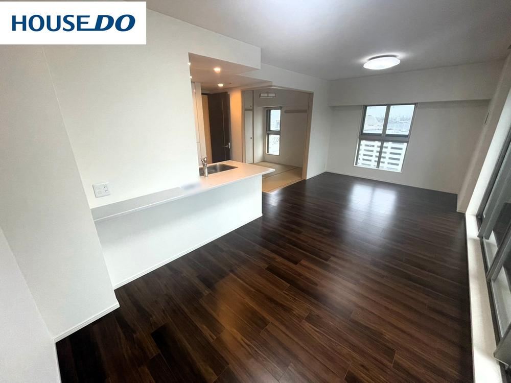 3LDK apartment in Chuo Ward, Kobe, Hyogo - Photo 1