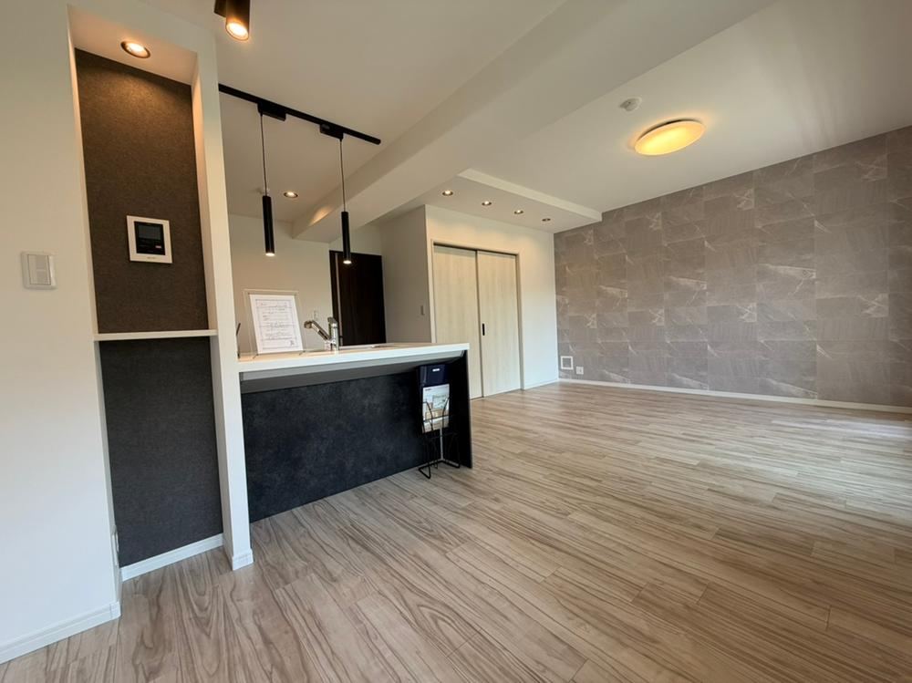 3LDK apartment in Mihama Ward, Chiba - Photo 1