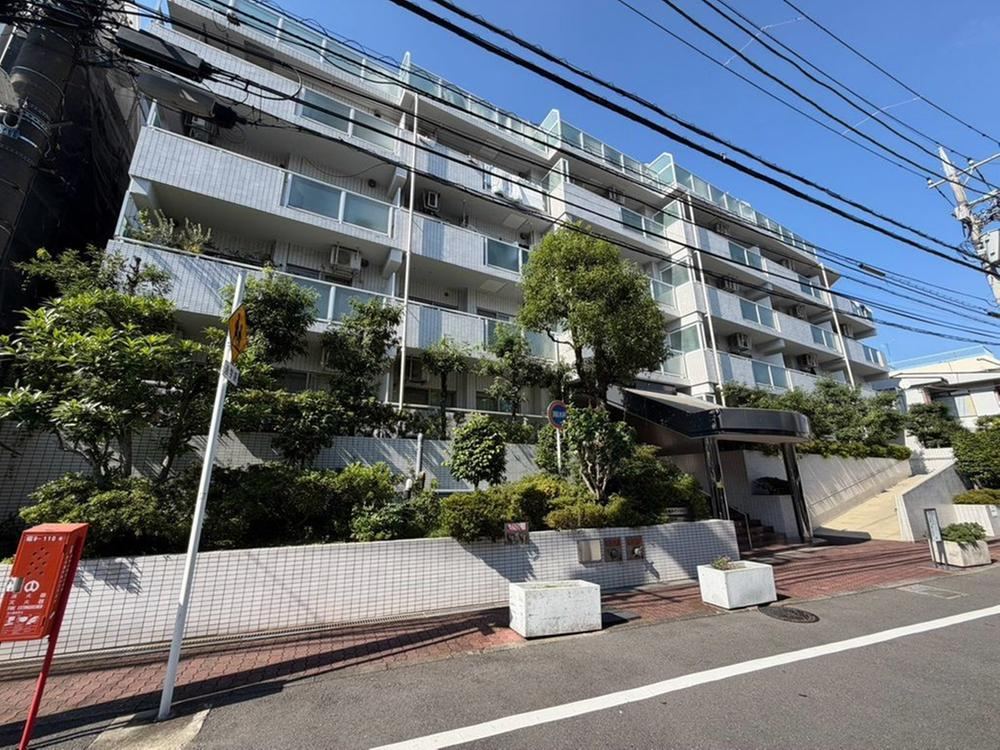3LDK apartment in Nakano Ward, Tokyo - Photo 1