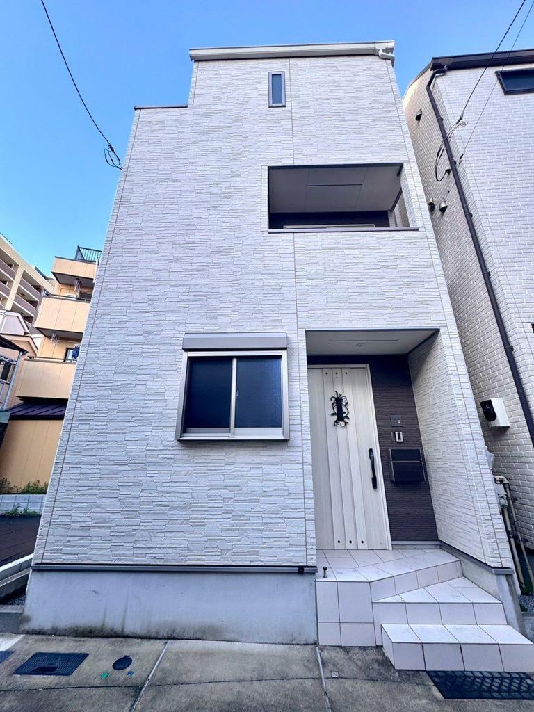 3LDK house in Sumida Ward, Tokyo - Photo 1