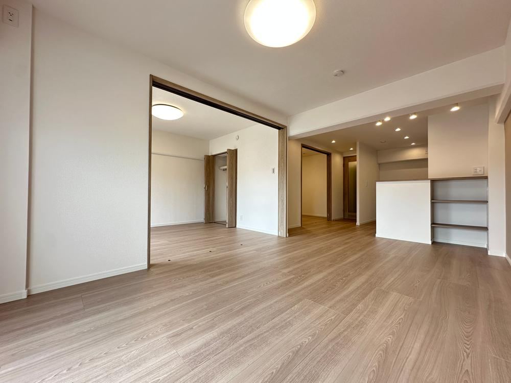 3LDK apartment in Totsuka Ward, Yokohama, Kanagawa - Photo 1