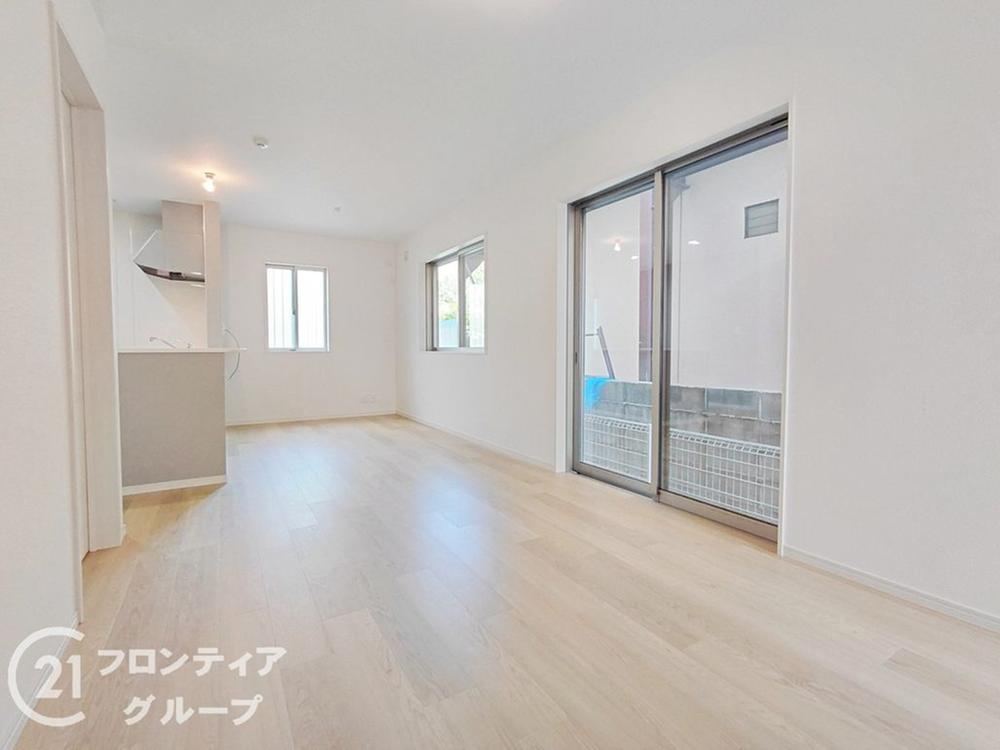 4LDK house in Hirakata, Osaka - Photo 1