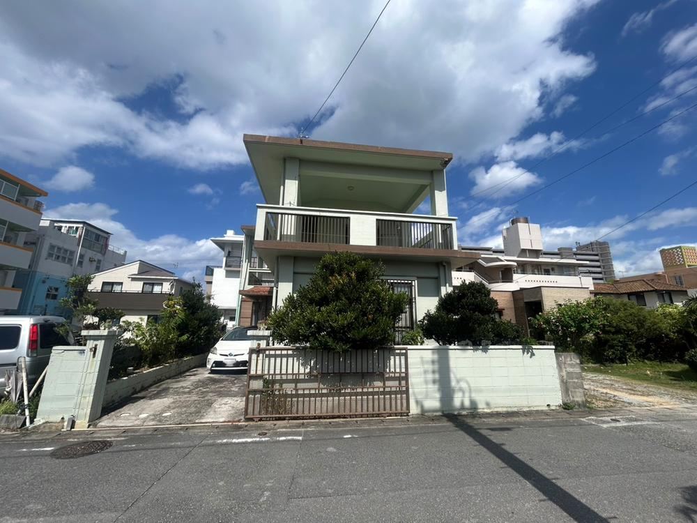 5LDK house in Ginowan, Okinawa - Photo 1