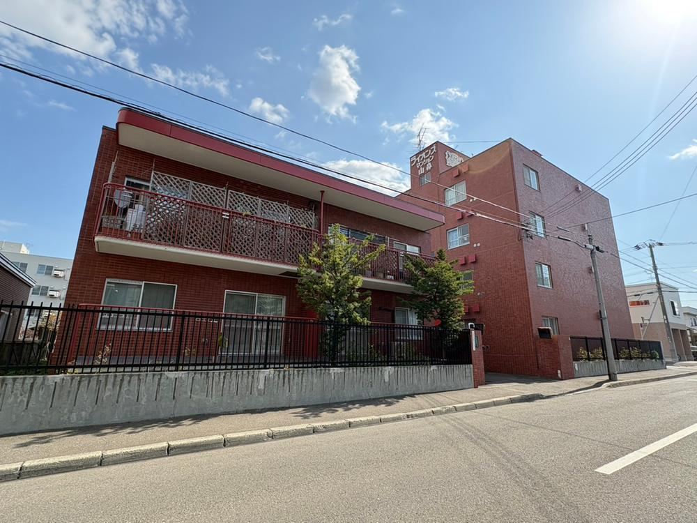 3LDK apartment in Chuo Ward, Sapporo, Hokkaido - Photo 1