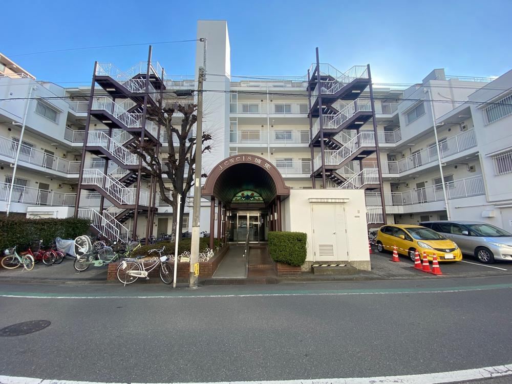 2LDK apartment in Arakawa Ward, Tokyo - Photo 1