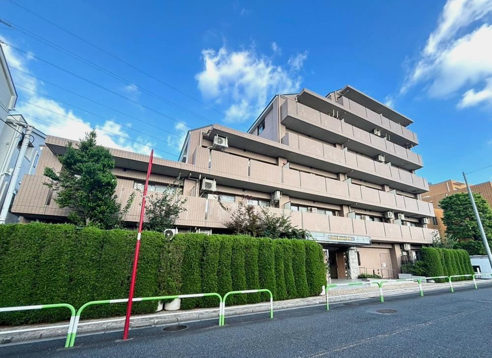 2LDK+S apartment in Setagaya Ward, Tokyo - Photo 1