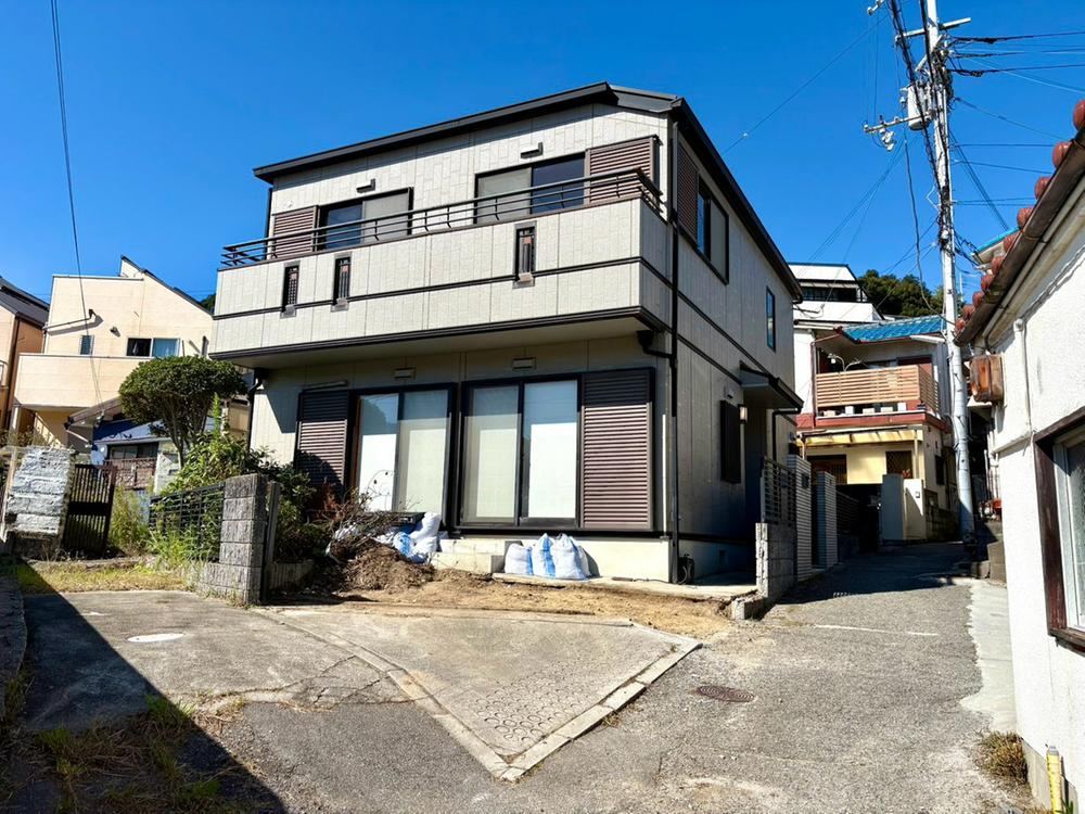 4LDK house in Tarumi Ward, Kobe, Hyogo - Photo 1