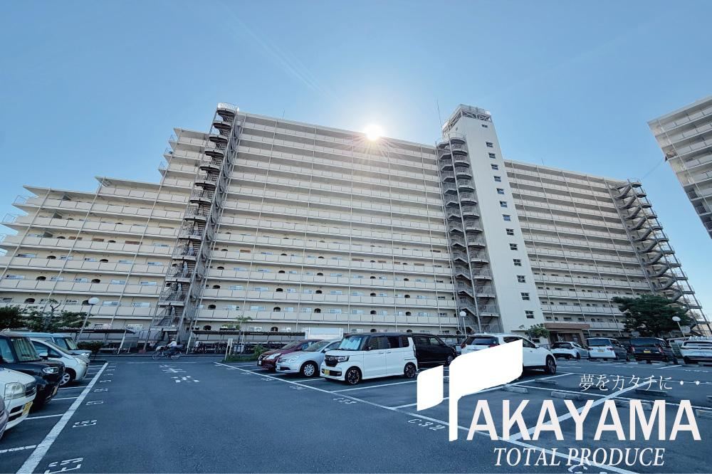 4LDK apartment in Neyagawa, Osaka - Photo 1