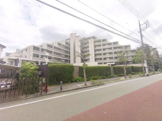 3LDK+S apartment in Setagaya Ward, Tokyo - Photo 1