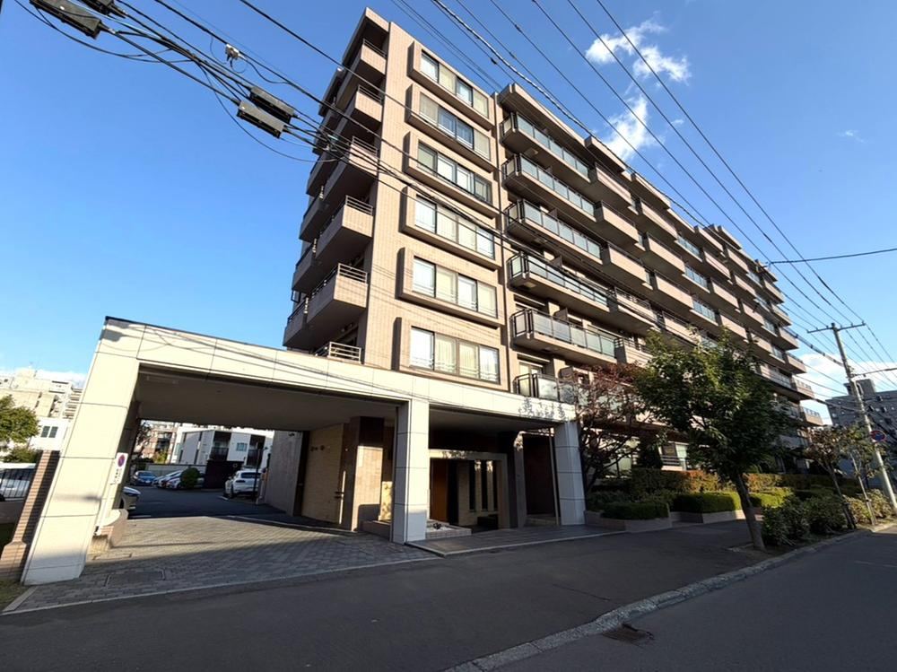 3LDK apartment in Chuo Ward, Sapporo, Hokkaido - Photo 1