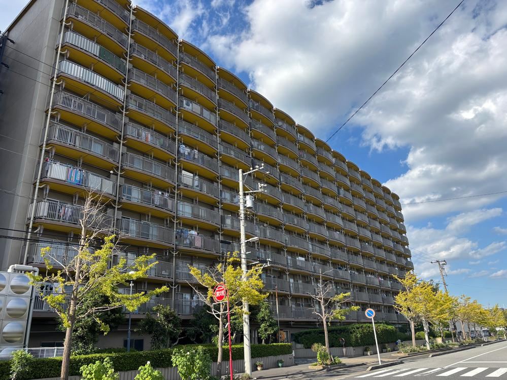 3LDK apartment in Mihama Ward, Chiba - Photo 1