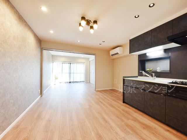1LDK apartment in Shinjuku Ward, Tokyo - Photo 1