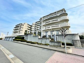 2LDK apartment in Yahatanishi Ward, Kitakyushu