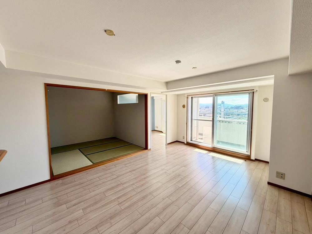 3LDK apartment in Higashi Ward, Sakai, Osaka - Photo 1