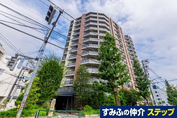 3LDK apartment in Shibuya Ward, Tokyo - Photo 1